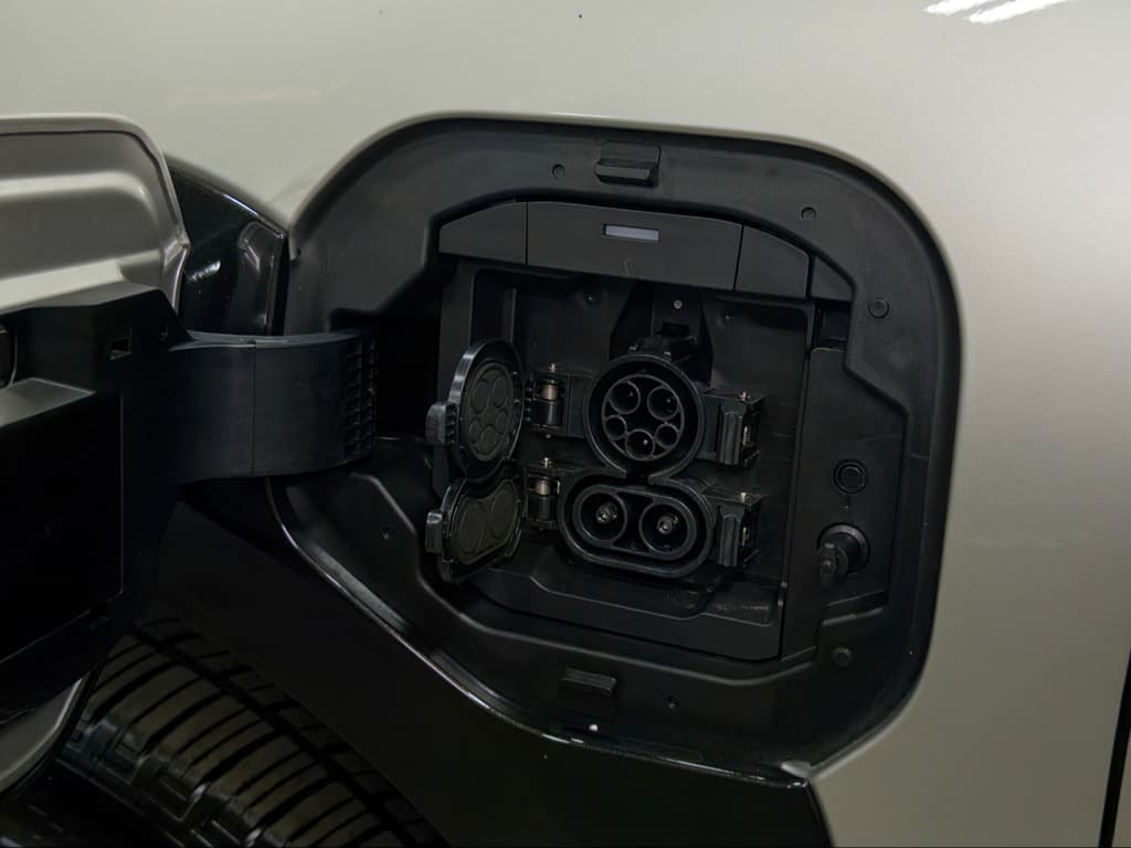 2025 Toyota bZ4X view 5