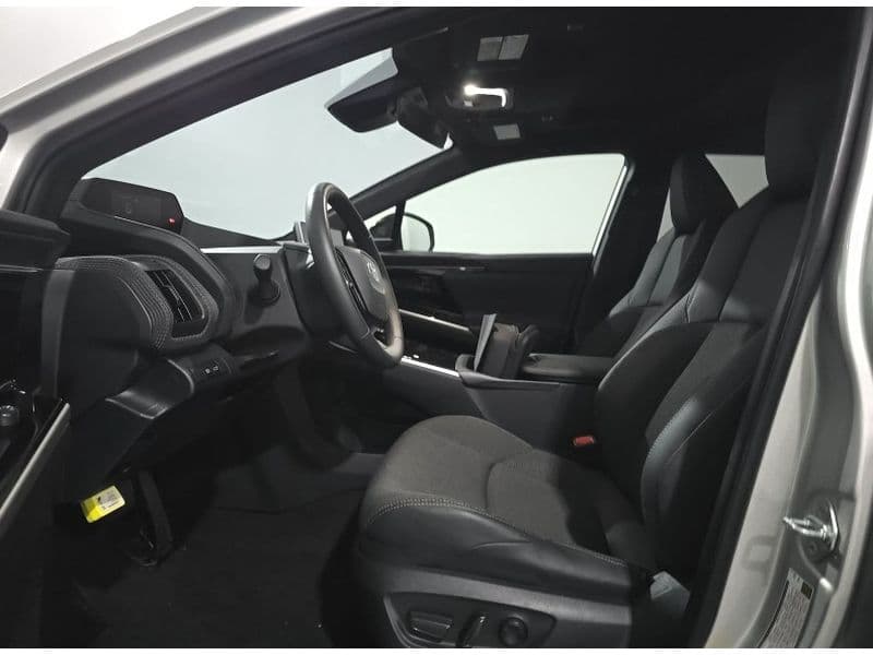 2025 Toyota bZ4X view 5