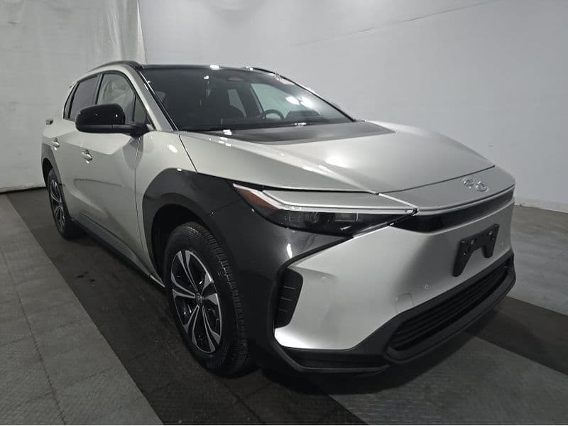 2025 Toyota bZ4X view 4
