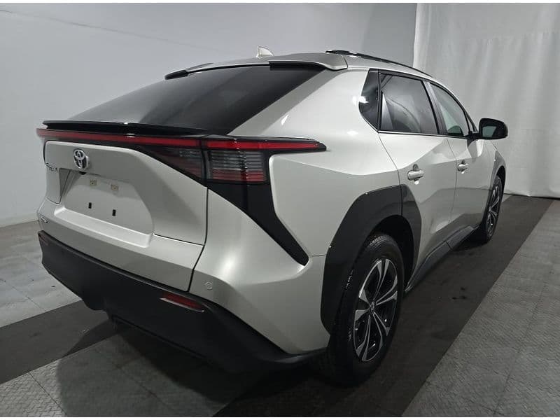 2025 Toyota bZ4X view 3