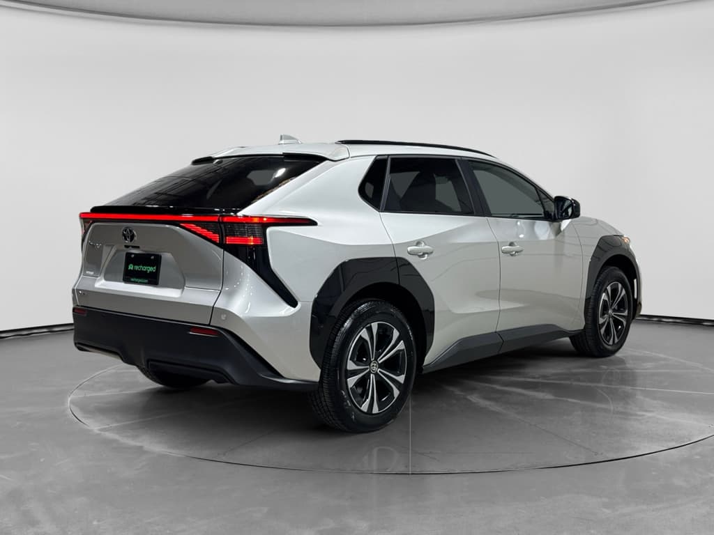 2025 Toyota bZ4X view 3