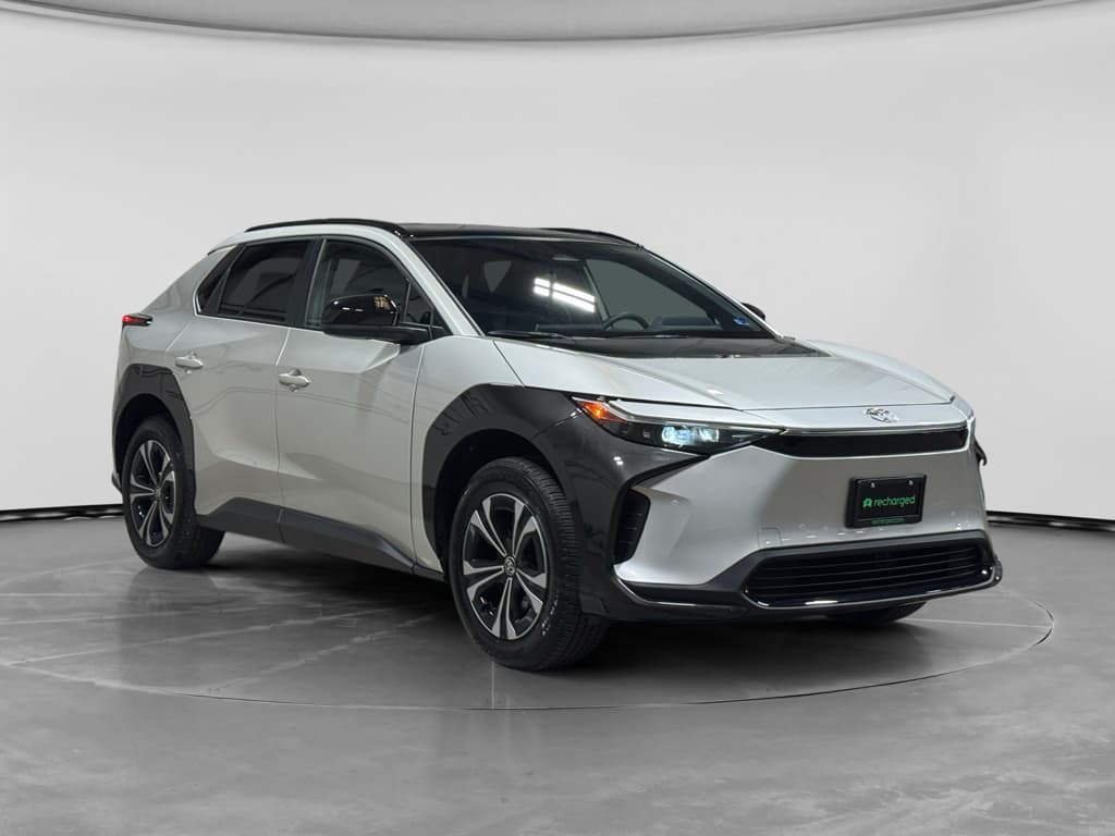 2025 Toyota bZ4X view 4
