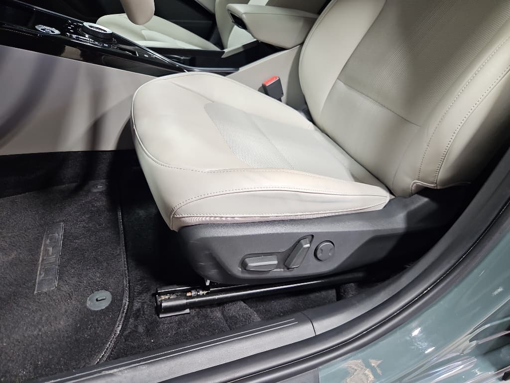 2023 Kia Niro EV view 6