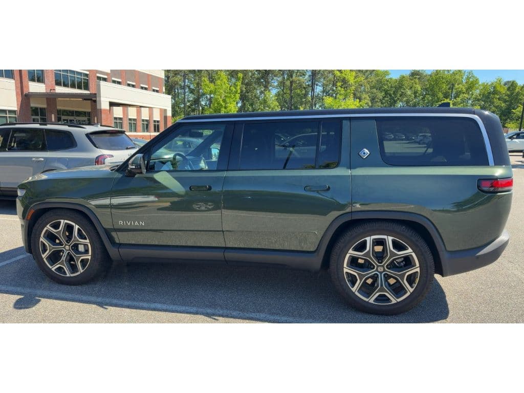 2025 Rivian R1S view 2