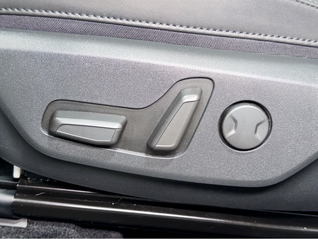 2023 Kia Niro PHEV view 7