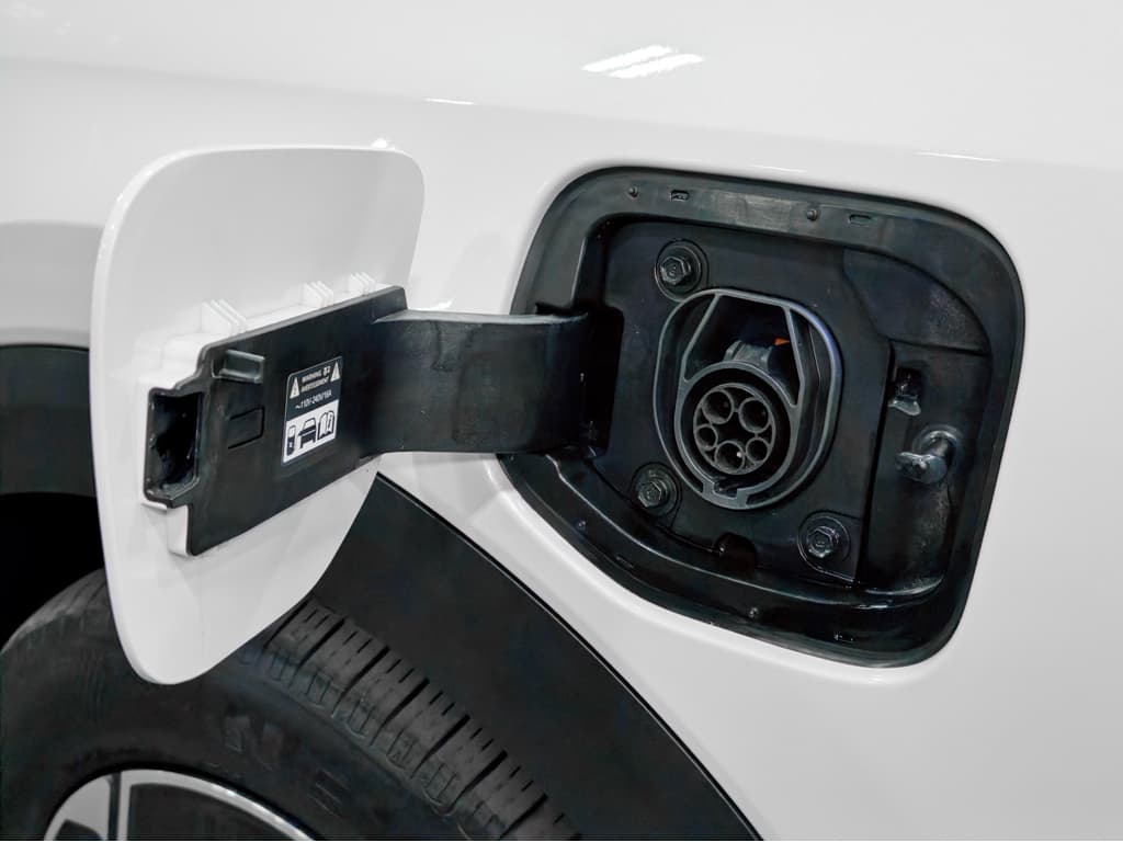2023 Kia Niro PHEV view 5