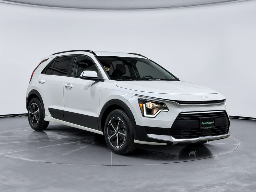 2023 Kia Niro PHEV view 4