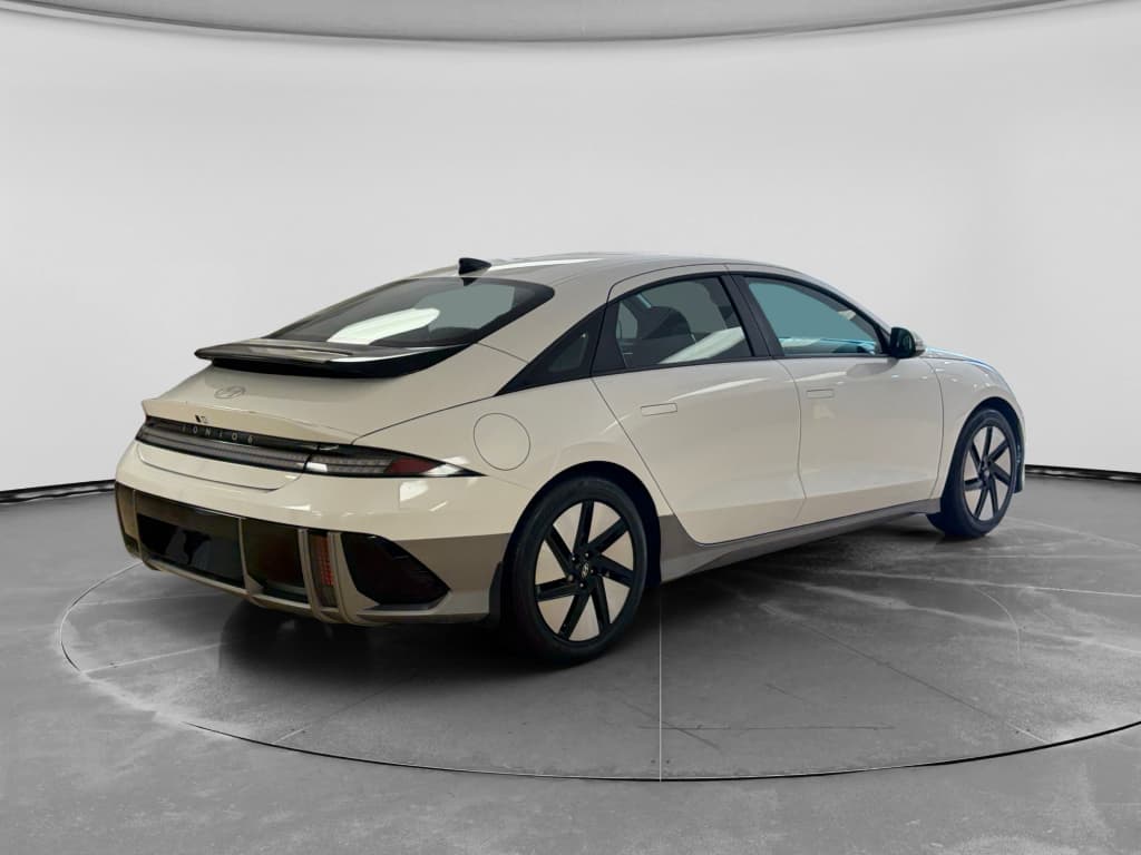 2024 Hyundai IONIQ 6 view 4