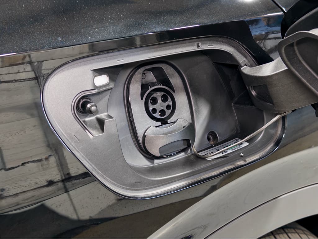 2022 Volkswagen ID.4 view 5