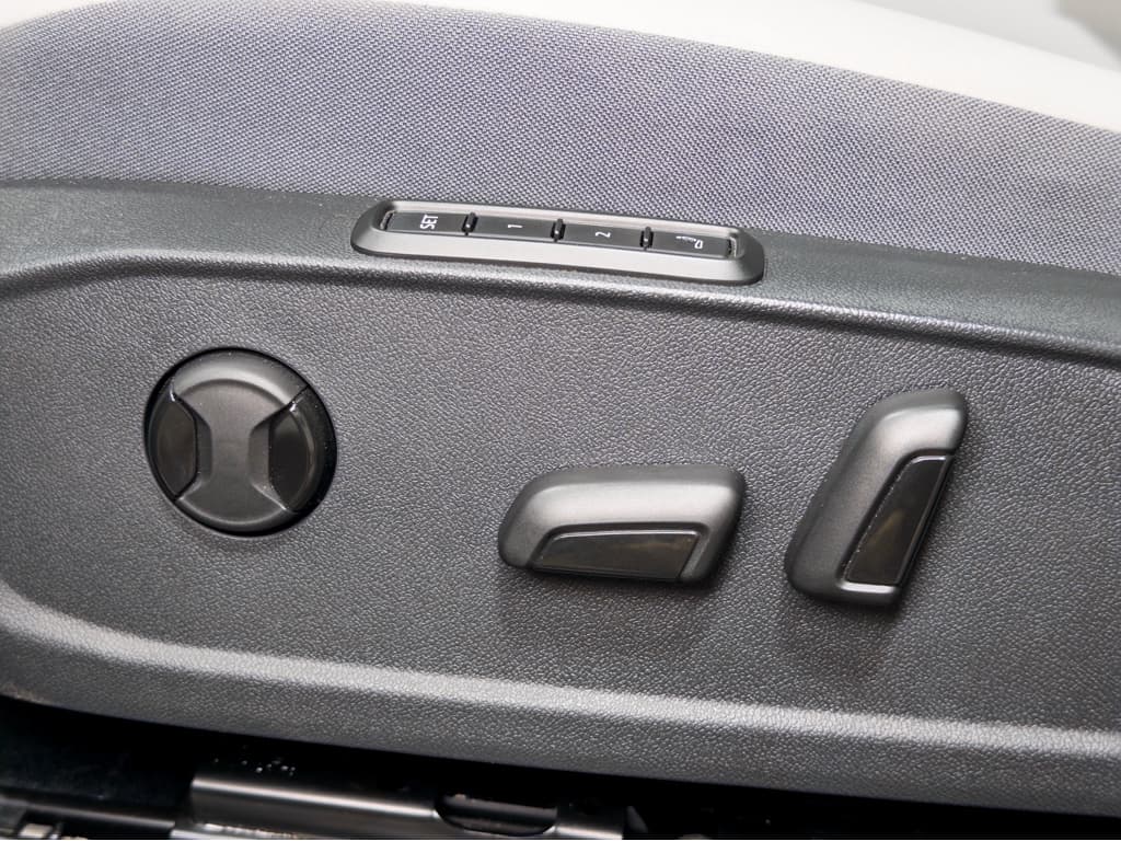 2022 Volkswagen ID.4 view 7