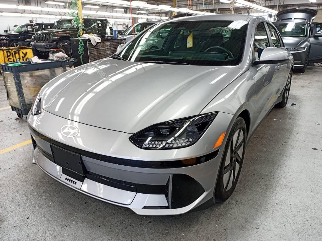 2024 Hyundai IONIQ 6 view 1