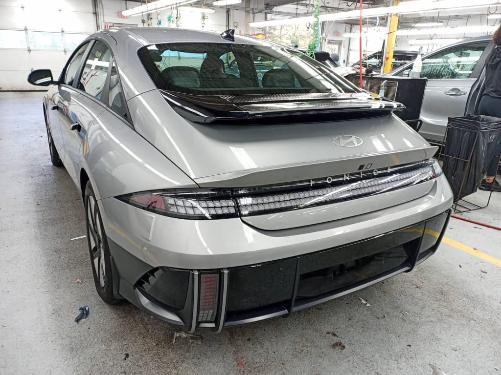 2024 Hyundai IONIQ 6 view 2