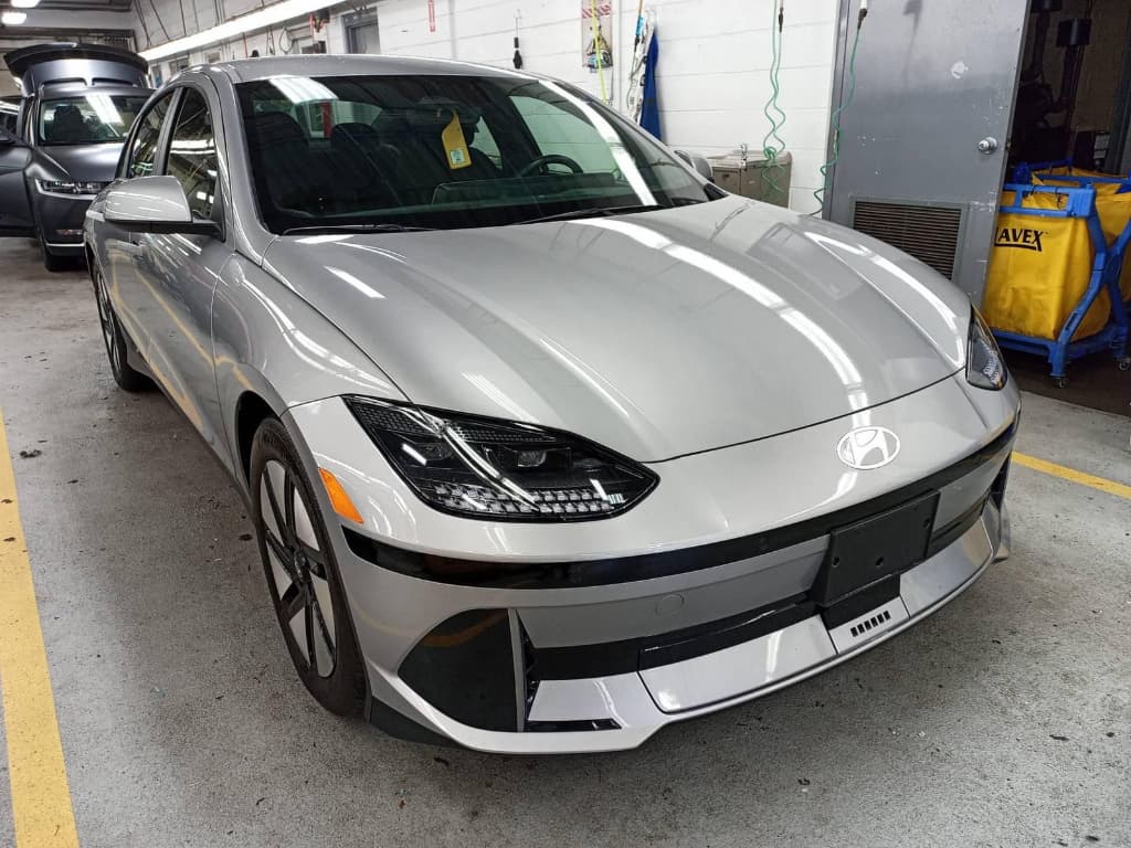 2024 Hyundai IONIQ 6 view 3