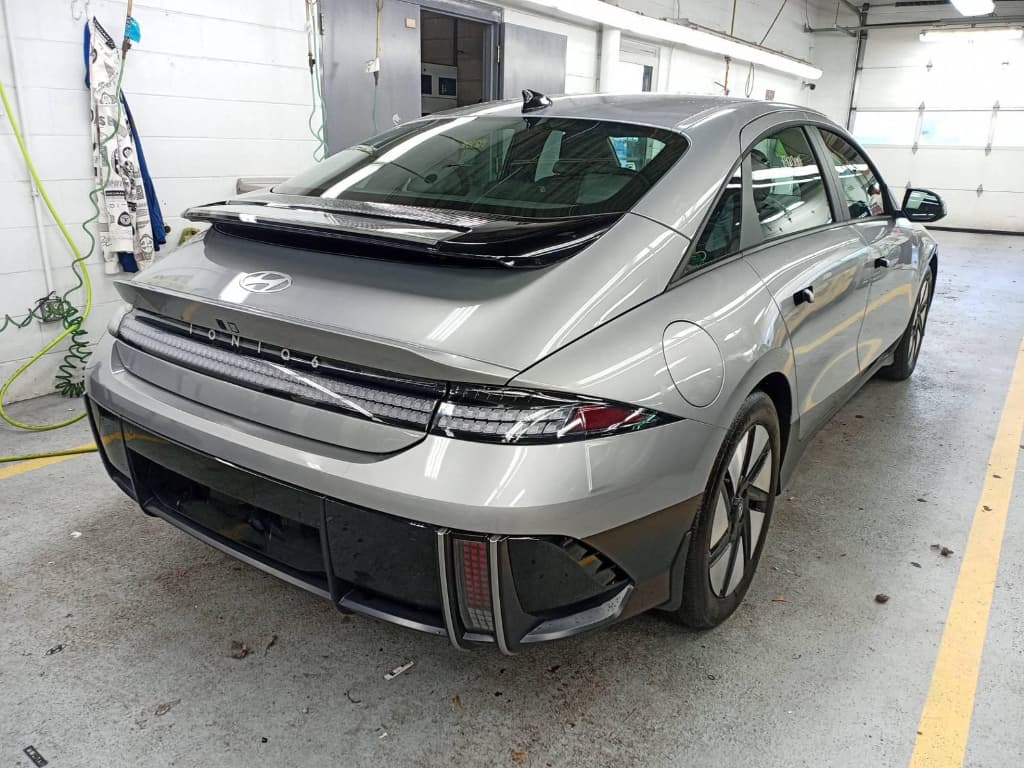 2024 Hyundai IONIQ 6 view 4