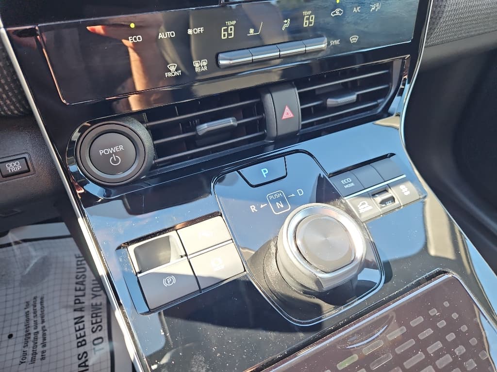 2024 Toyota bZ4X view 17