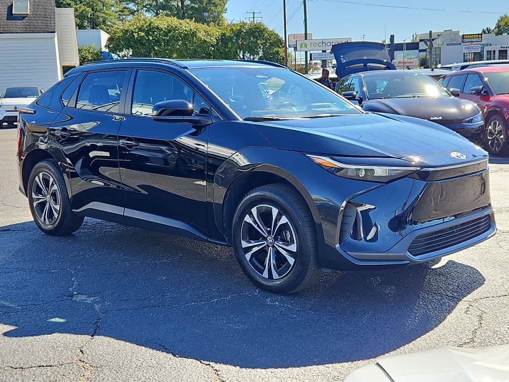 2024 Toyota bZ4X view 4