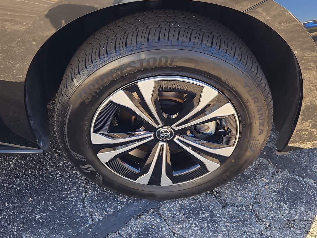 2024 Toyota bZ4X view 30