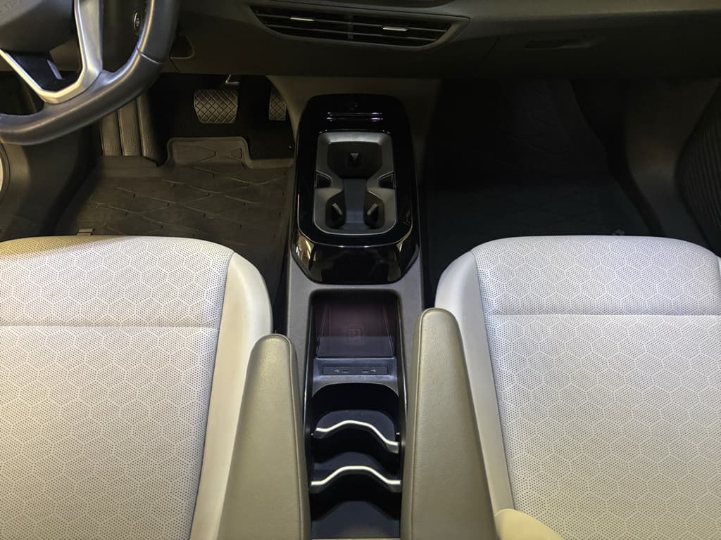 2022 Volkswagen ID.4 view 7