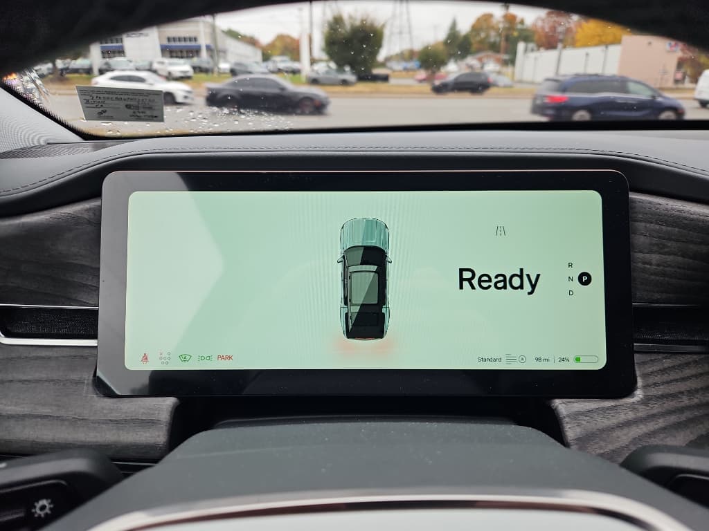 2026 Rivian R1S view 8