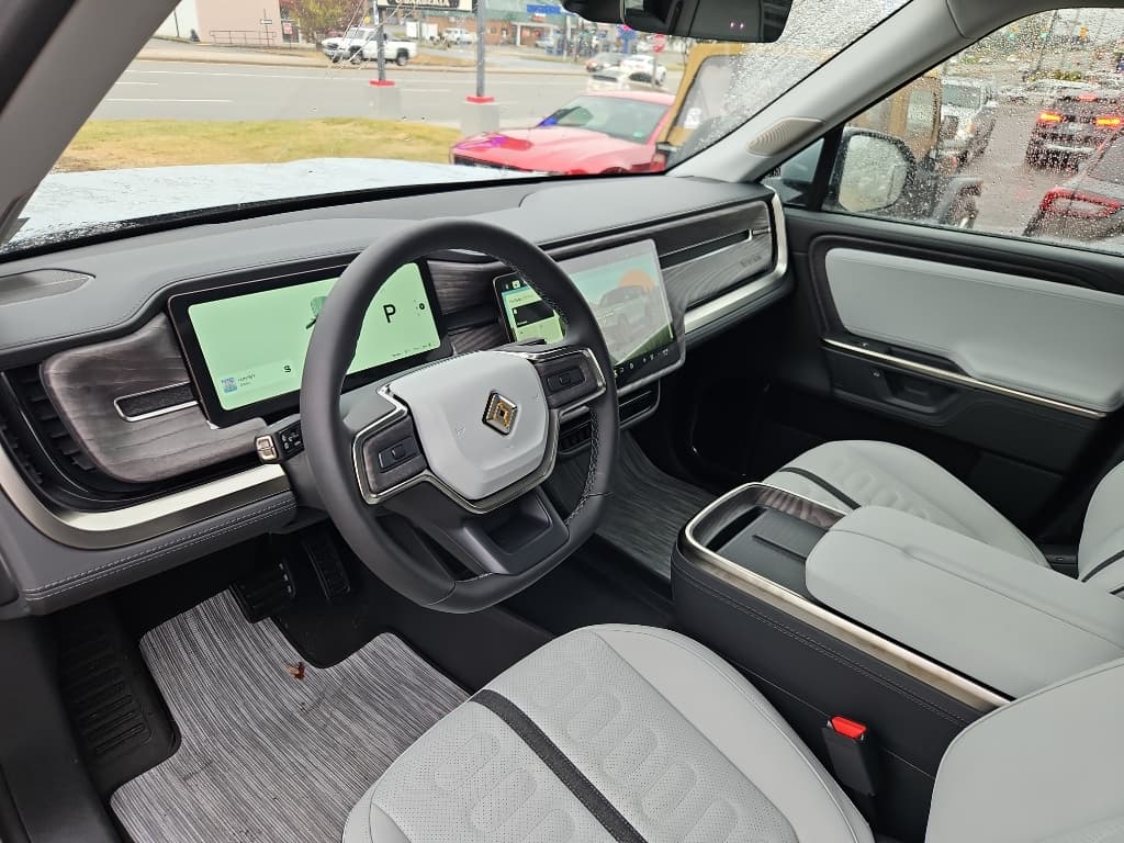 2026 Rivian R1S view 17