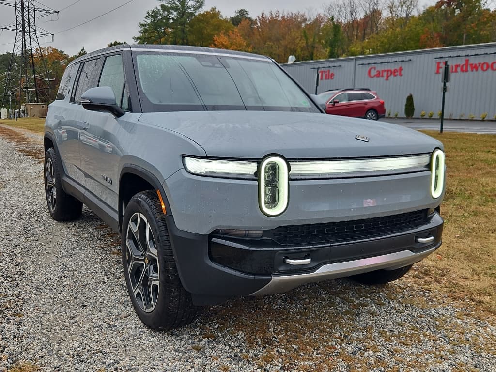 2026 Rivian R1S view 4