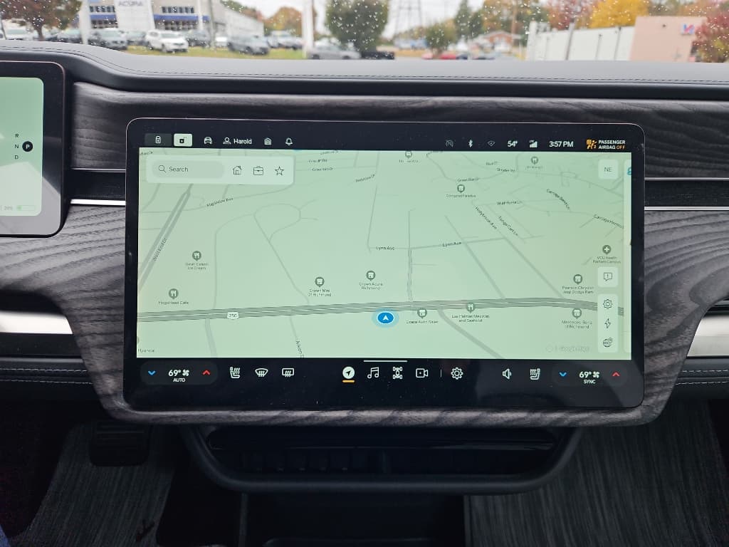 2026 Rivian R1S view 12