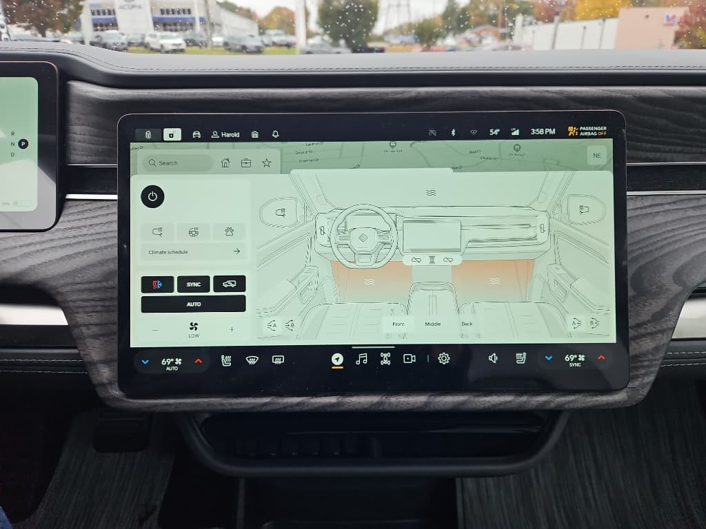 2026 Rivian R1S view 13