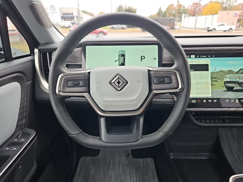 2026 Rivian R1S view 7