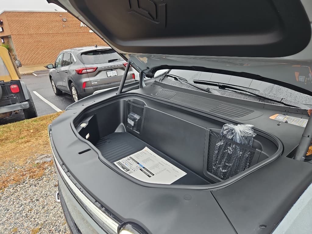 2026 Rivian R1S view 27
