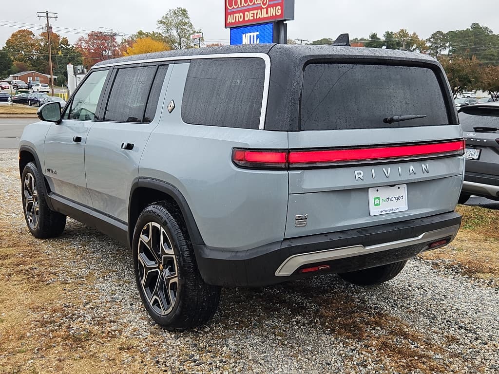 2026 Rivian R1S view 2
