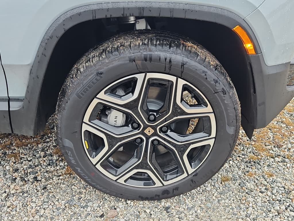 2026 Rivian R1S view 31