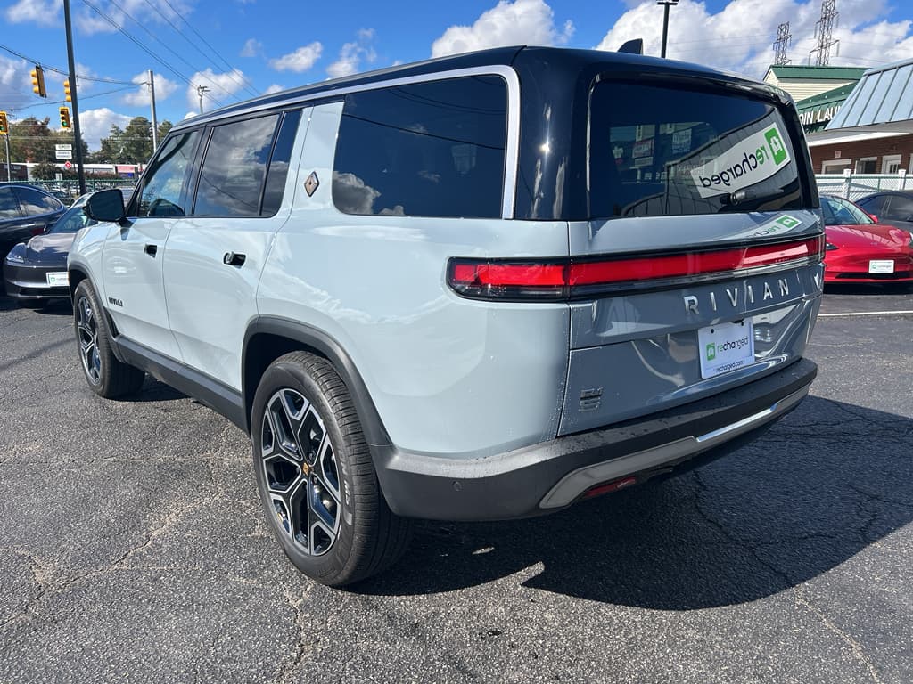 2026 Rivian R1S view 2
