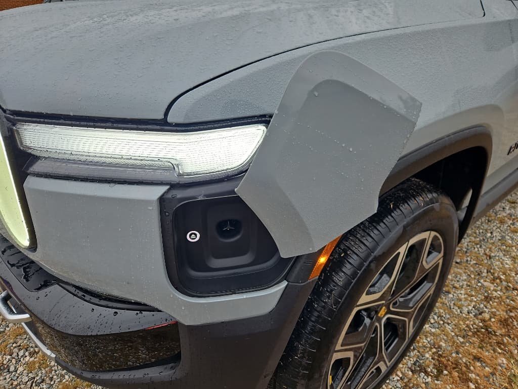 2026 Rivian R1S view 5