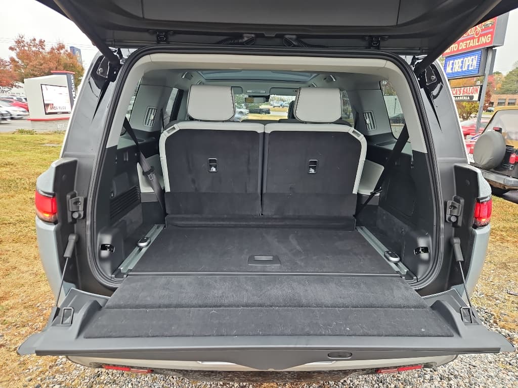 2026 Rivian R1S view 25