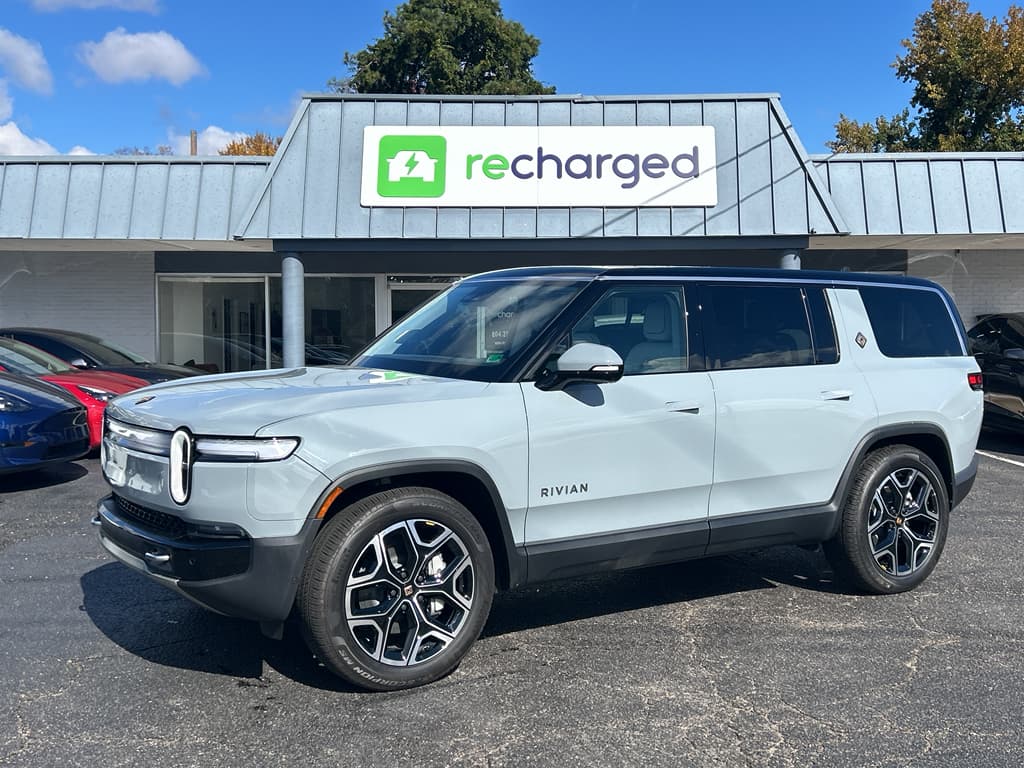 2026 Rivian R1S view 1