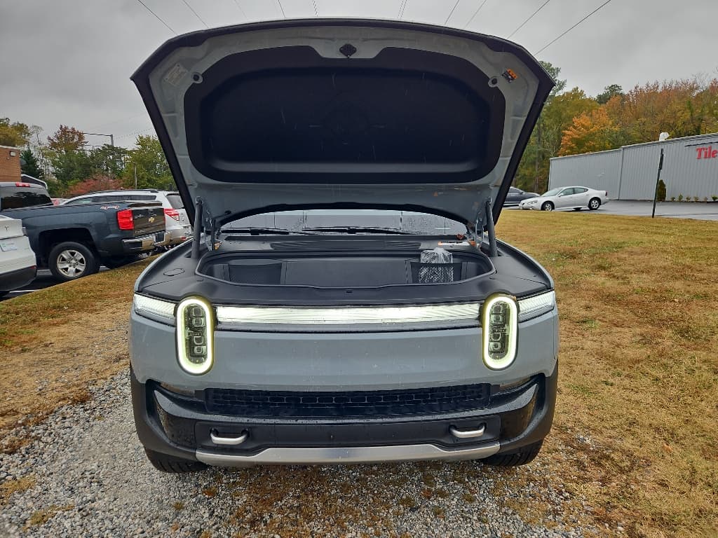 2026 Rivian R1S view 26