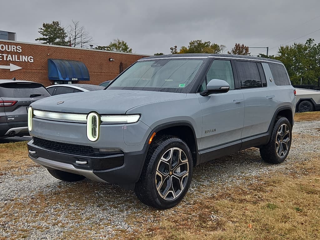 2026 Rivian R1S view 1