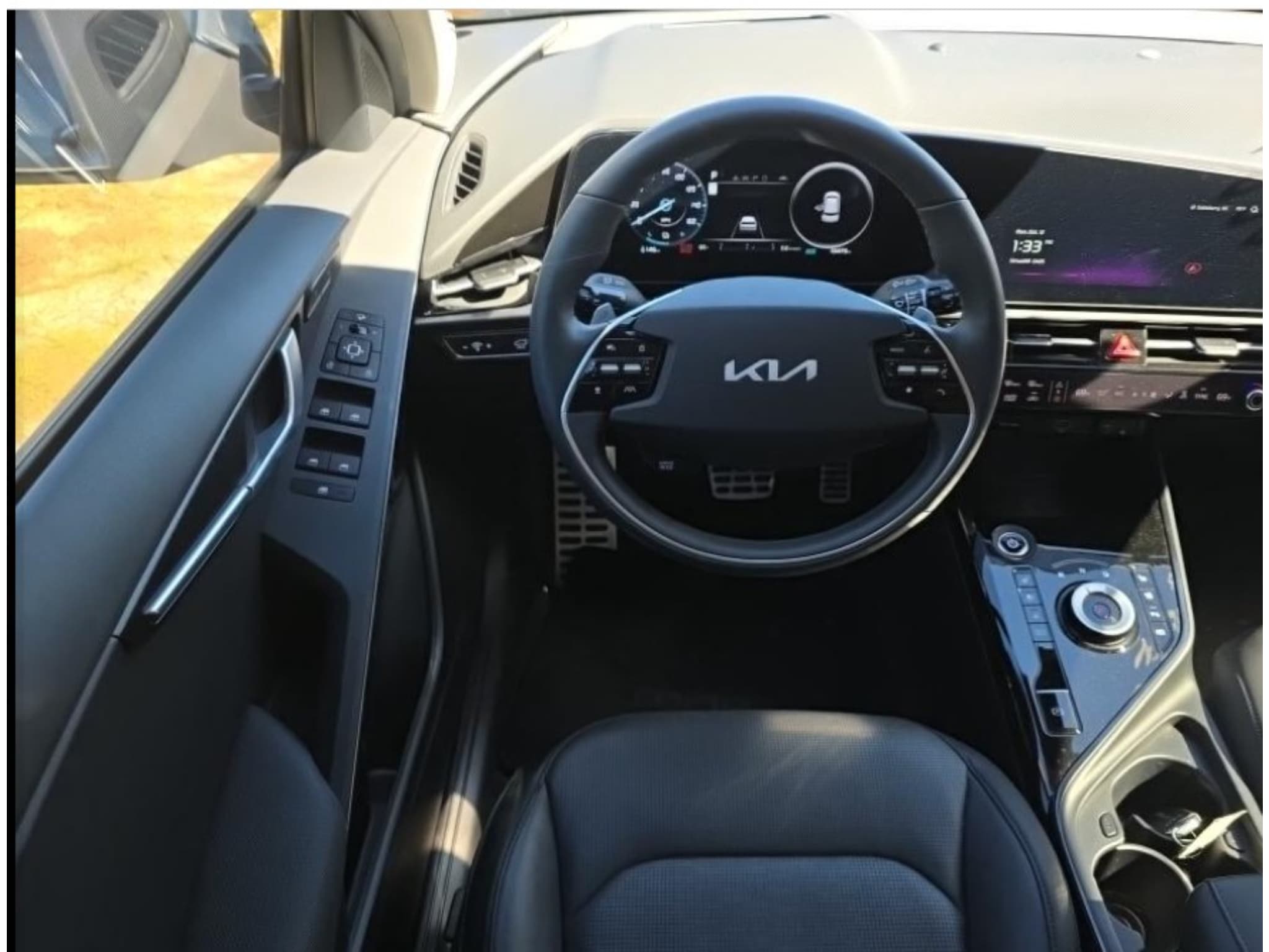 2023 Kia Niro EV view 5