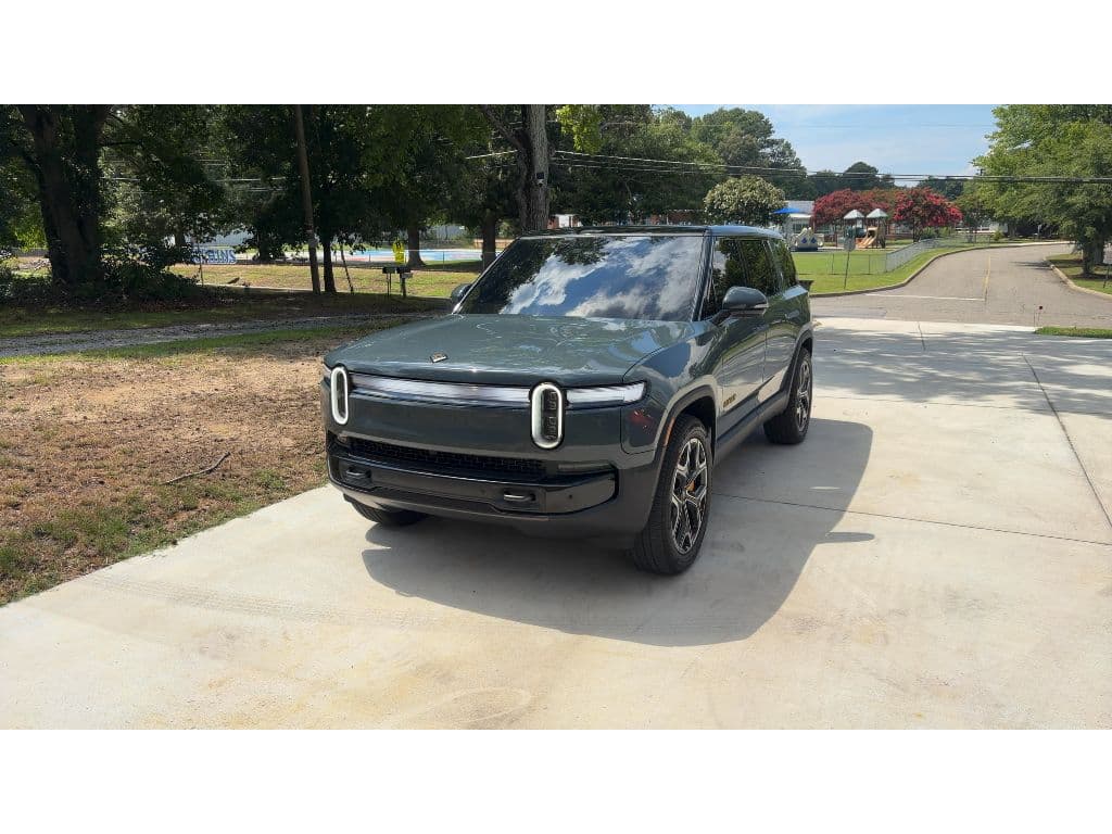 2026 Rivian R1S view 2