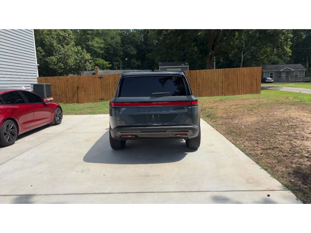 2026 Rivian R1S view 5