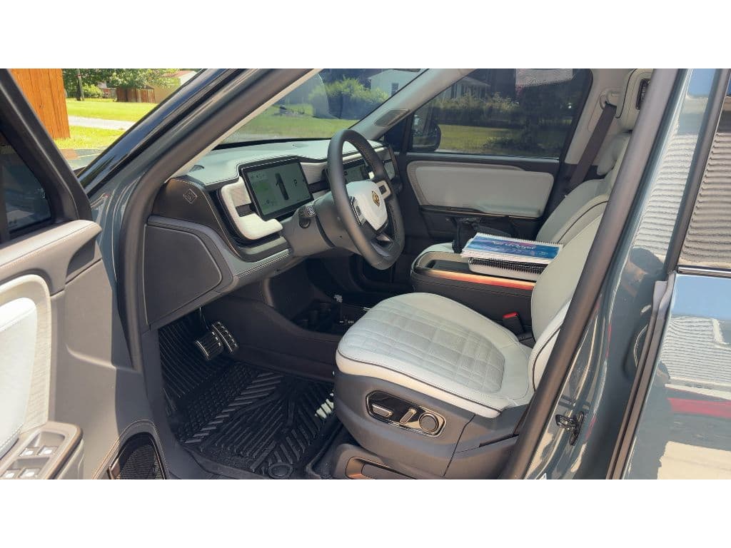 2026 Rivian R1S view 6