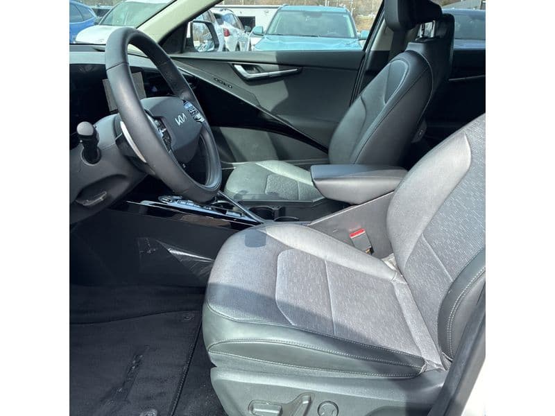 2023 Kia Niro EV view 5