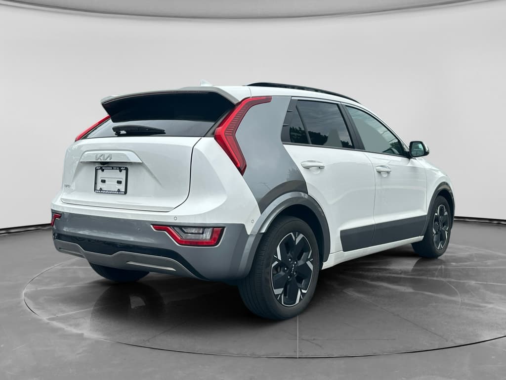 2023 Kia Niro EV view 4
