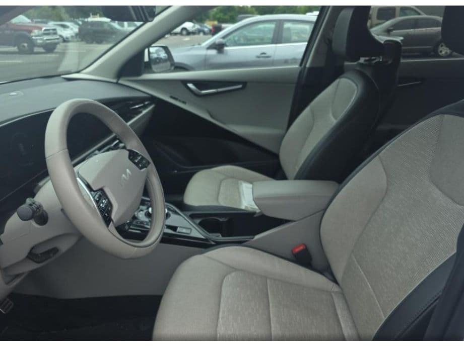 2023 Kia Niro EV view 5