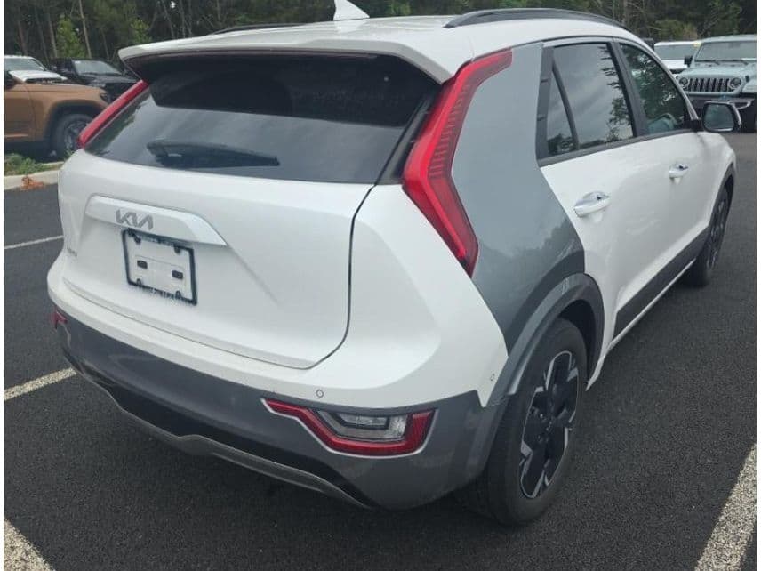 2023 Kia Niro EV view 3