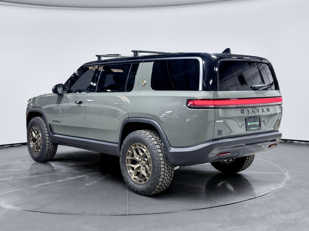 2026 Rivian R1S view 2