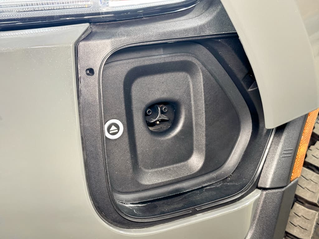 2026 Rivian R1S view 5