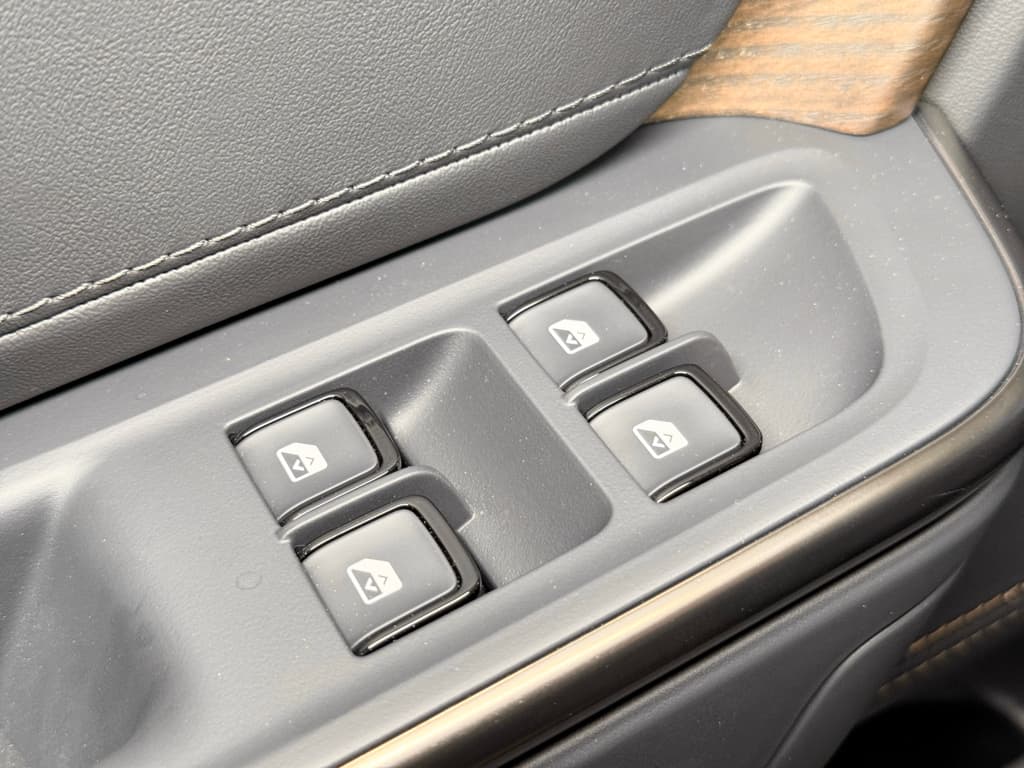 2026 Rivian R1S view 7