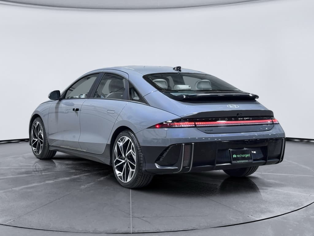 2024 Hyundai IONIQ 6 view 2