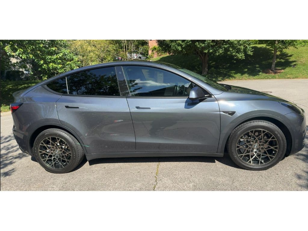 2021 Tesla Model Y view 3